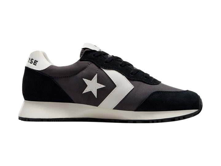 Tenis Converse Omega Trainer en color negro con detalles y suela en blanco, vista lateral.