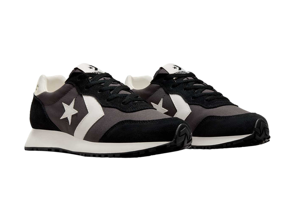 Tenis Converse Omega Trainer en color negro con detalles y suela en blanco, vista lateral.