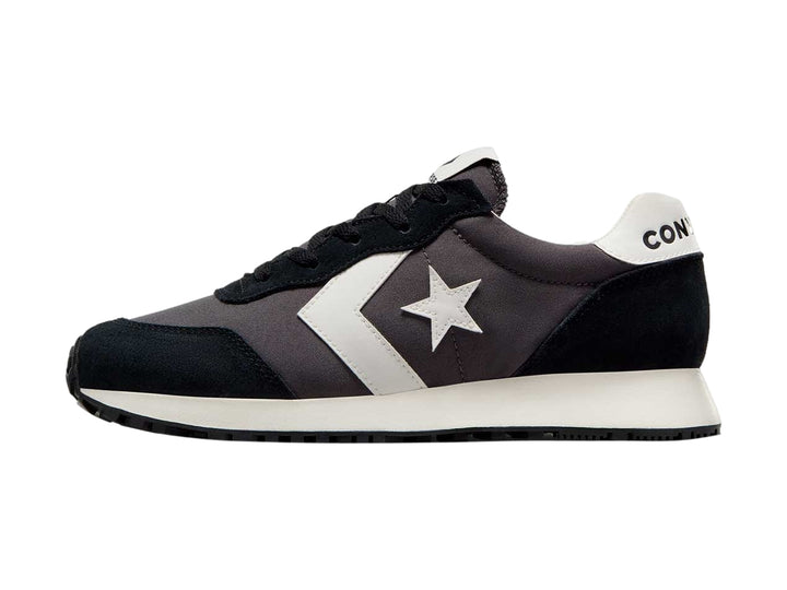 Tenis Converse Omega Trainer en color negro con detalles y suela en blanco, vista lateral.