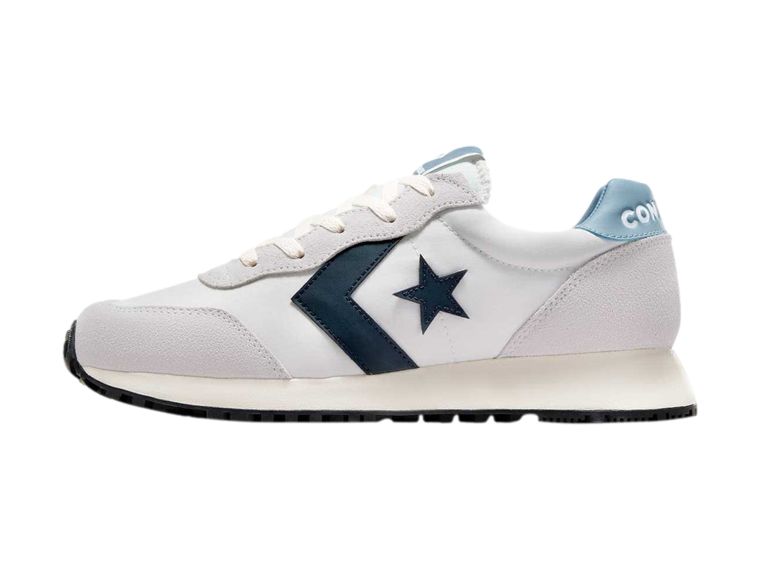 Tenis Converse Omega Trainer en colores gris y blanco con detalles en azul marino y suela blanca.
