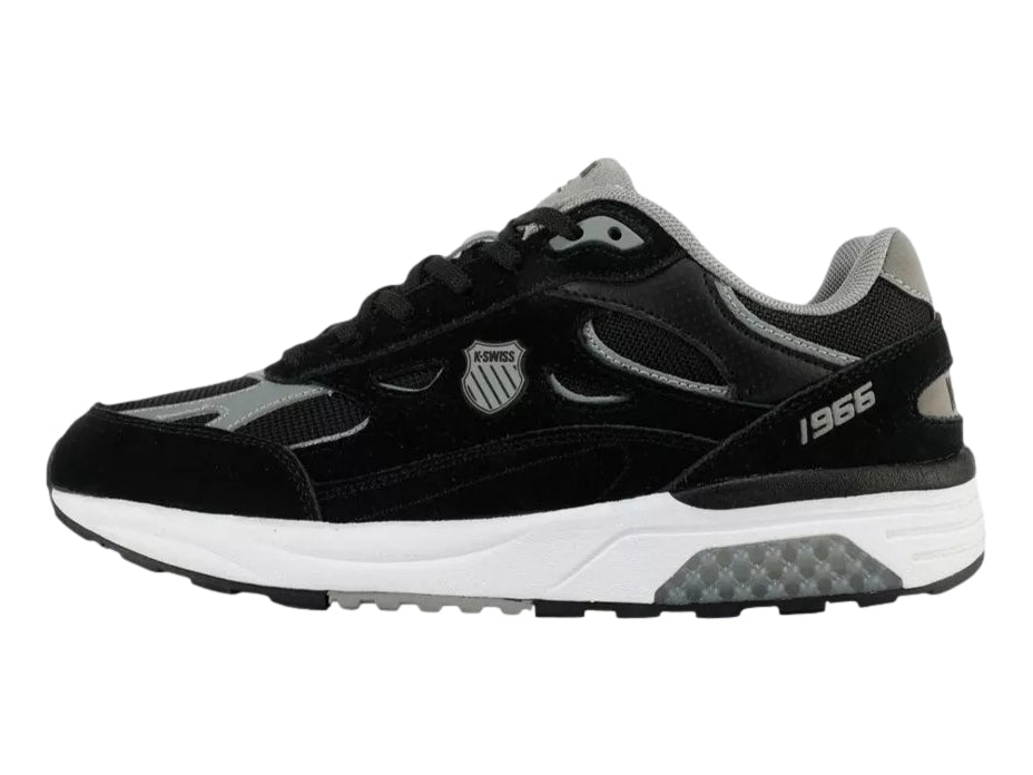Tenis deportivos K-Swiss en color negro con detalles en gris y suela blanca.