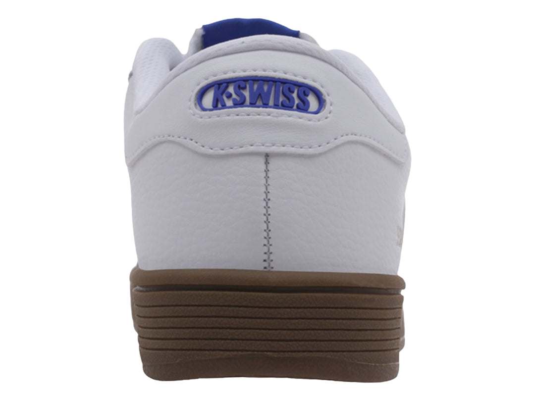 Tenis K-Swiss blancos con punta gris y suela negra, estilo deportivo casual.