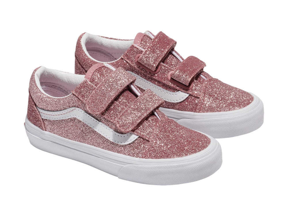Tenis VANS Old Skool color rose gold con brillos, cierre de velcro y suela blanca.