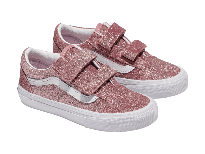 Tenis VANS Old Skool color rose gold con brillos, cierre de velcro y suela blanca.