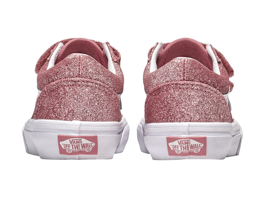Tenis VANS Old Skool color rose gold con brillos, cierre de velcro y suela blanca.