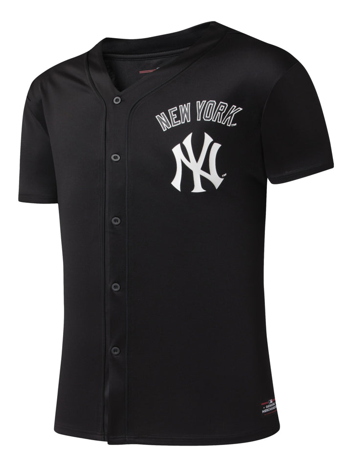 Jersey de béisbol negro de los New York Yankees con botones frontales y logotipo blanco en el pecho.