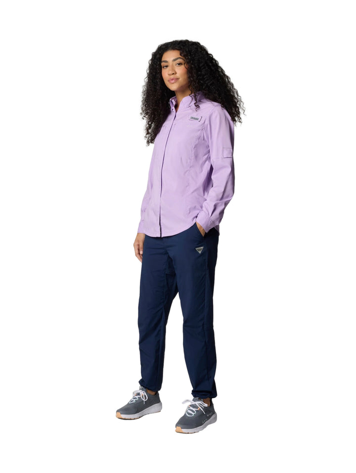 Pantalones deportivos Columbia Shadowcaster Guide Pant 2 en color azul marino, vista frontal sobre modelo.