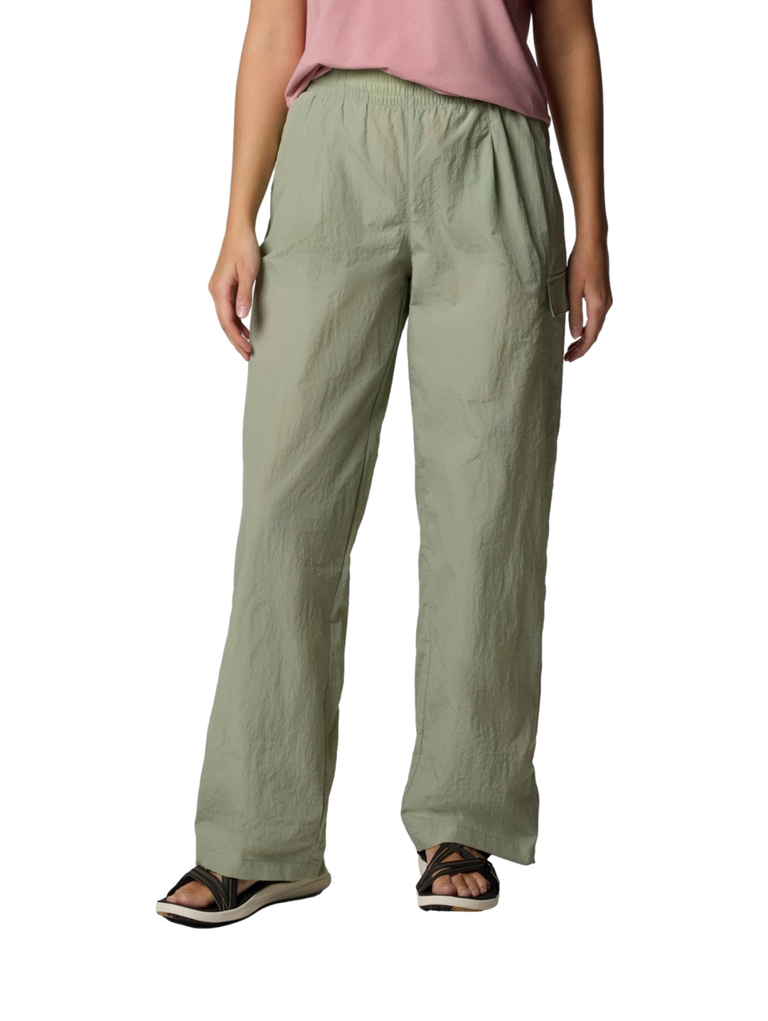 Pantalones Columbia Safari Paracutie™ en color verde safari, de corte recto y cintura elástica para mujer.