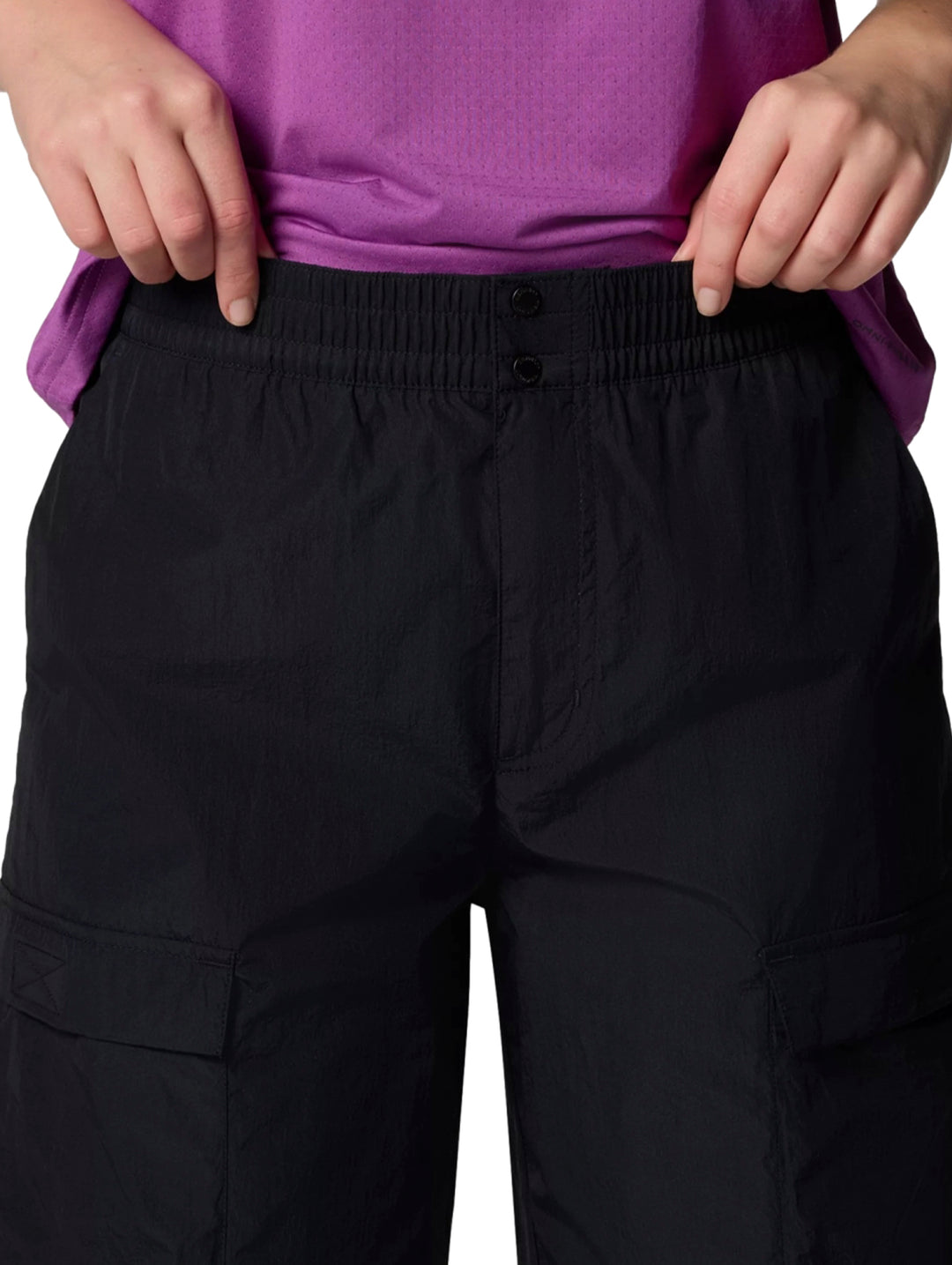 Pantalones negros de corte ancho estilo parachute de la marca Columbia.