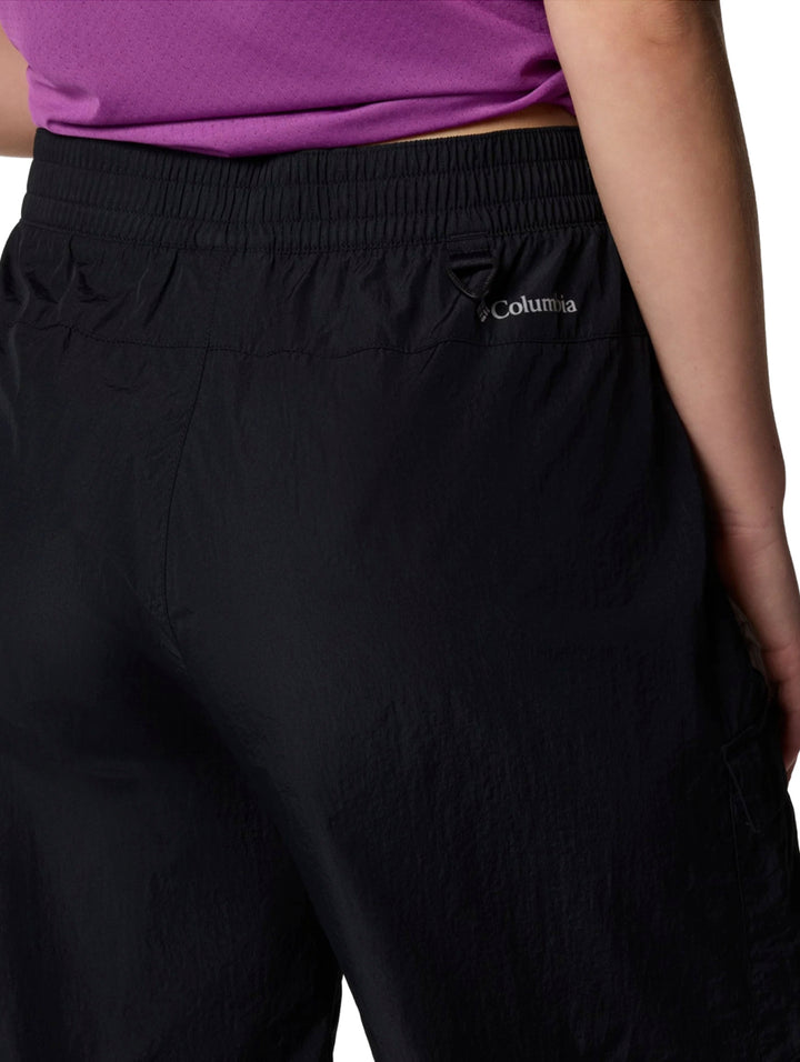 Pantalones negros de corte ancho estilo parachute de la marca Columbia.
