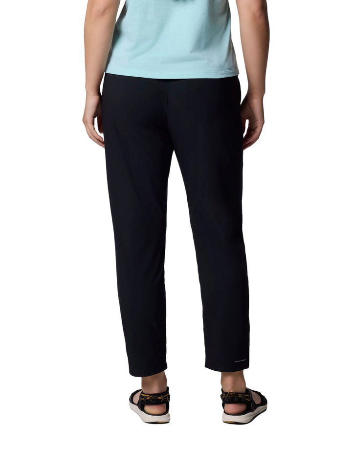 Pantalones Columbia Cedar Crest color negro, de corte recto y cintura elástica.