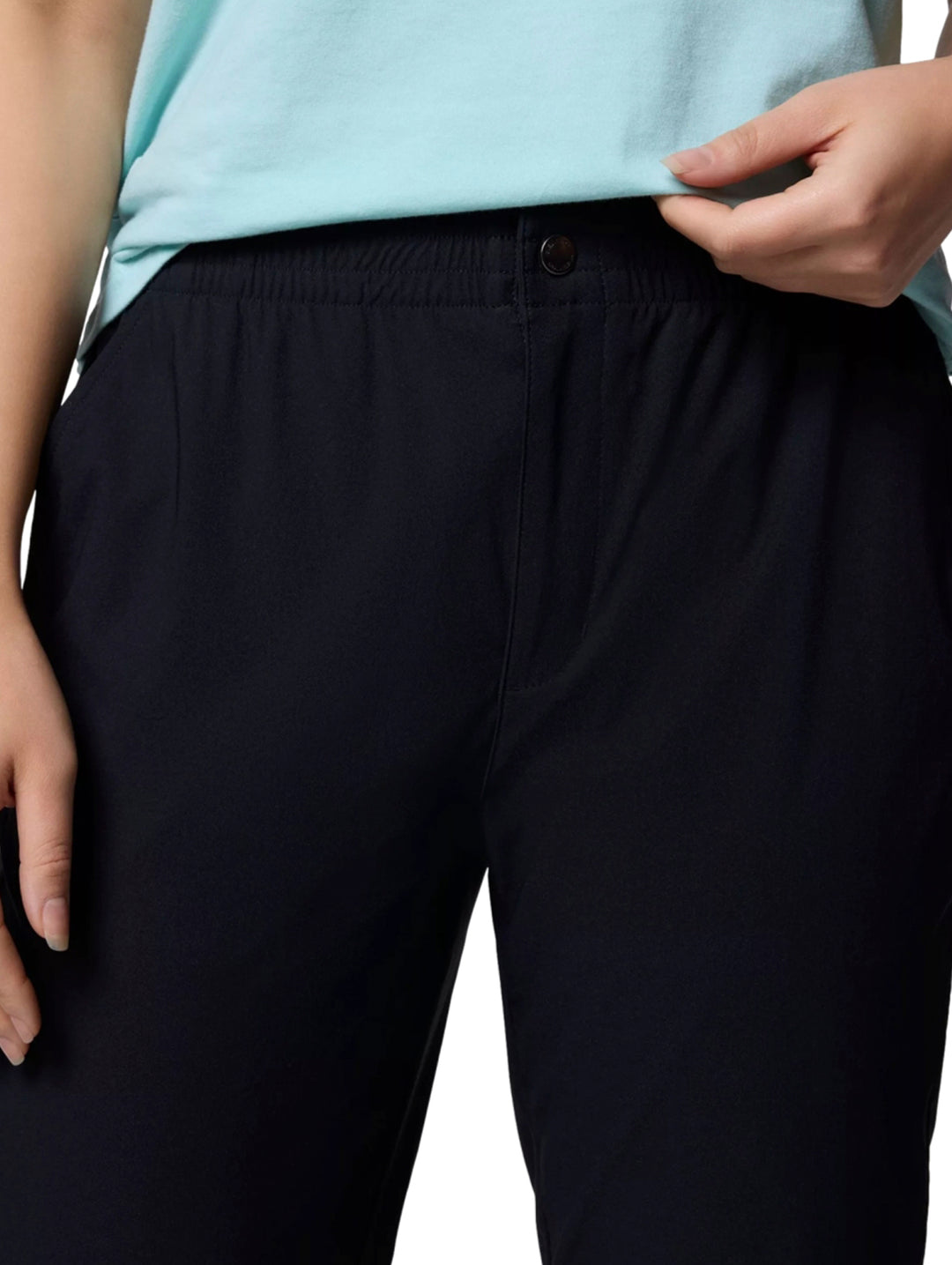 Pantalones Columbia Cedar Crest color negro, de corte recto y cintura elástica.