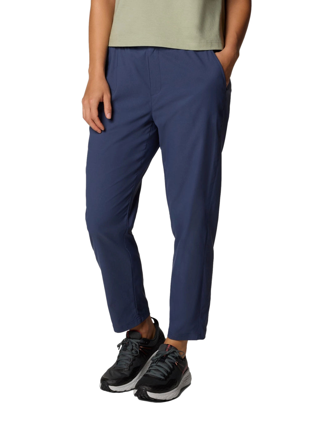 Pantalones Columbia Cedar Crest color azul marino para actividades al aire libre.