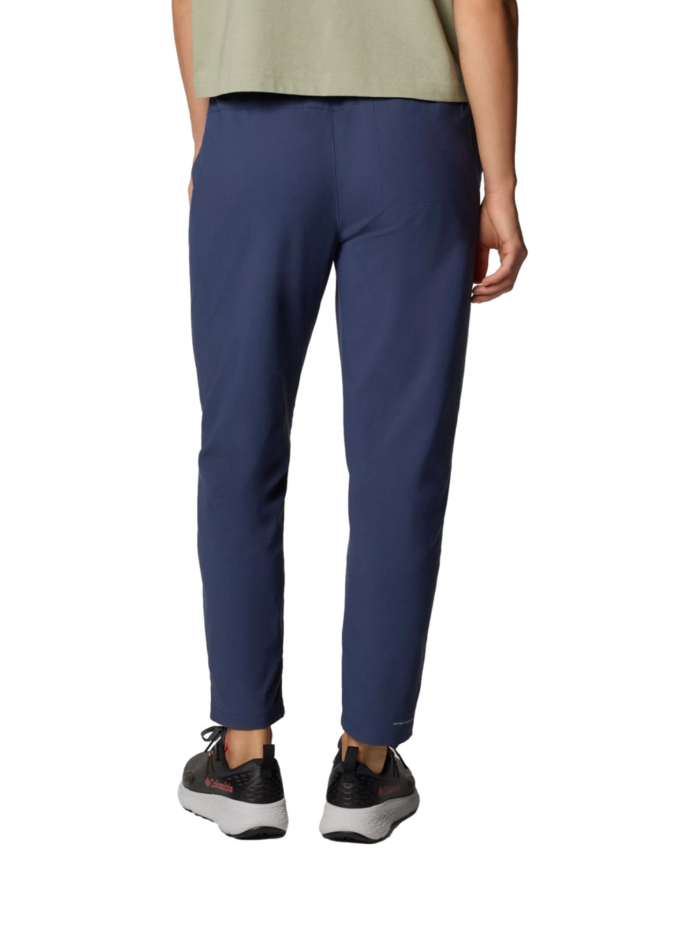 Pantalones Columbia Cedar Crest color azul marino para actividades al aire libre.