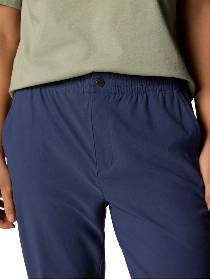 Pantalones Columbia Cedar Crest color azul marino para actividades al aire libre.