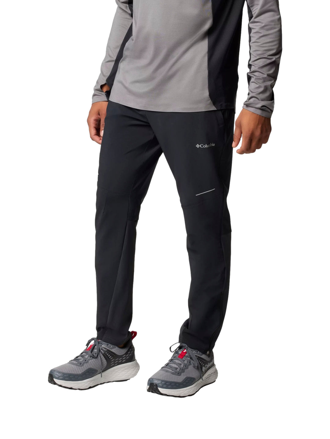 Hombre vistiendo pantalón deportivo negro Columbia Three Pitch