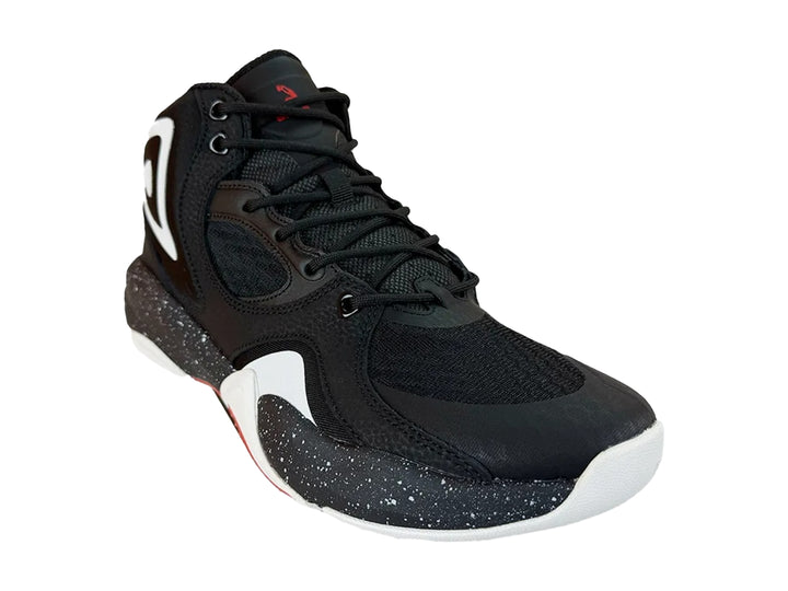 Tenis de baloncesto SHAQ Radiate color negro con detalles blancos y suela roja para niños.