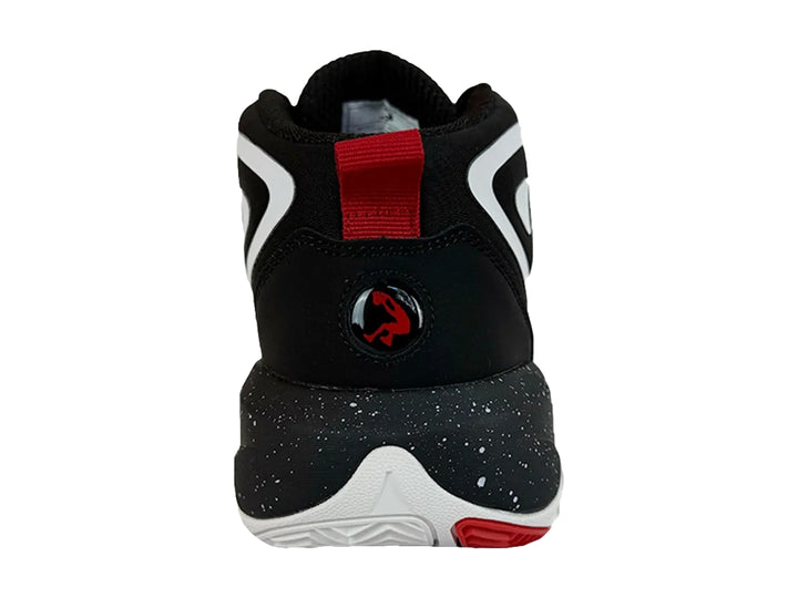 Tenis de baloncesto SHAQ Radiate color negro con detalles blancos y suela roja para niños.
