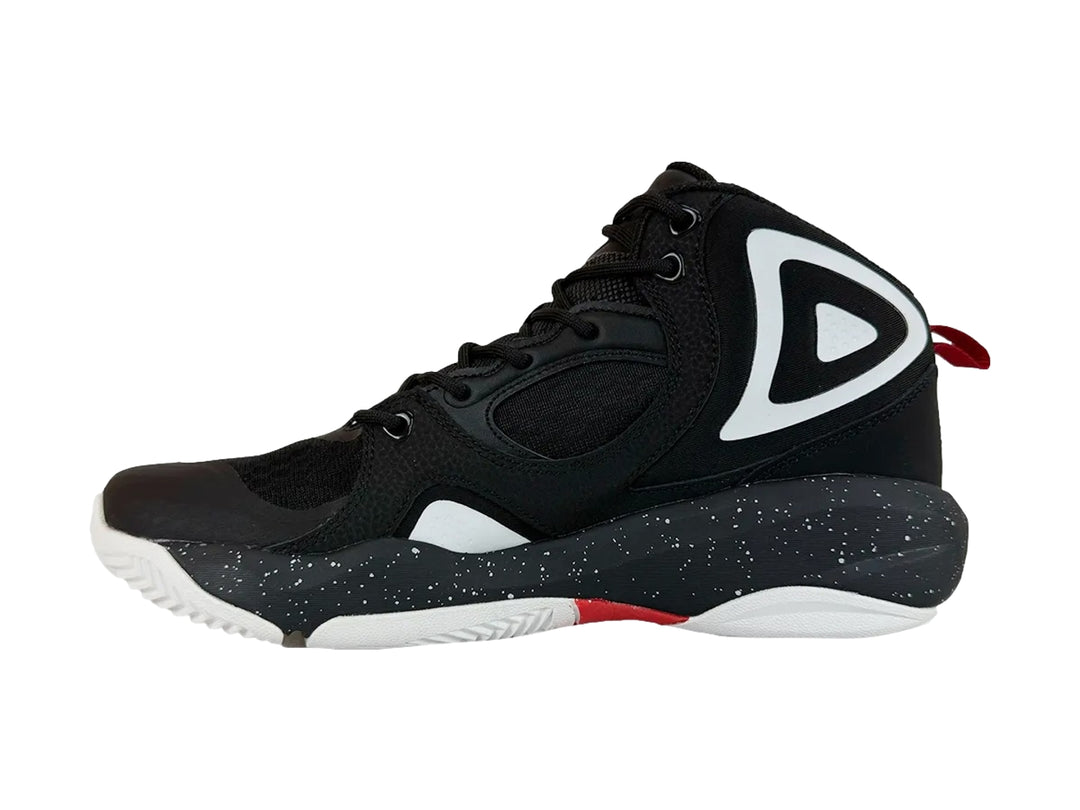 Tenis de baloncesto SHAQ Radiate color negro con detalles blancos y suela roja para niños.