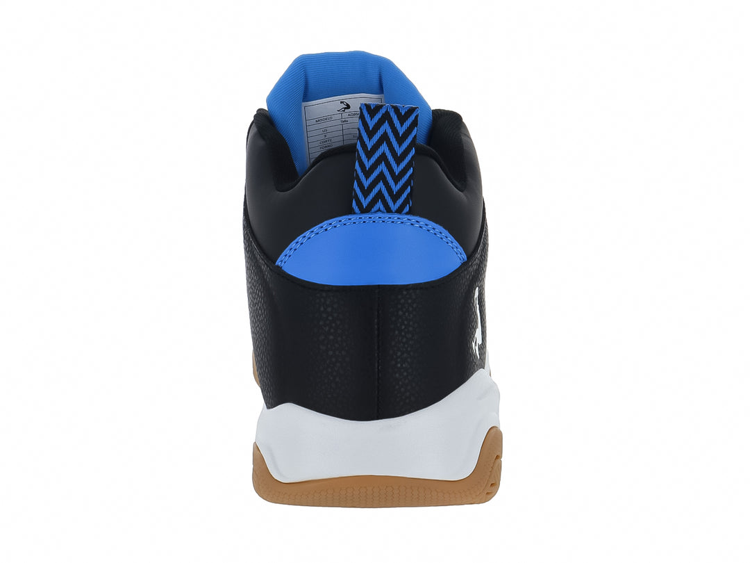 Tenis de baloncesto SHAQ en colores blanco, negro y azul con suela color caramelo.