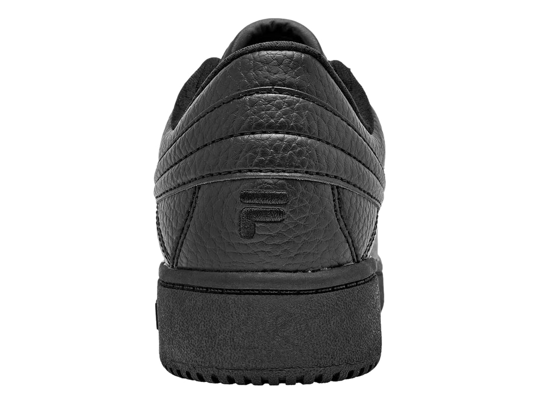 Tenis deportivos FILA de corte bajo en color negro total para niños.