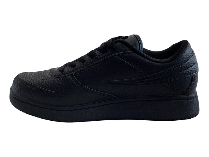 Tenis deportivos FILA de corte bajo en color negro total para niños.