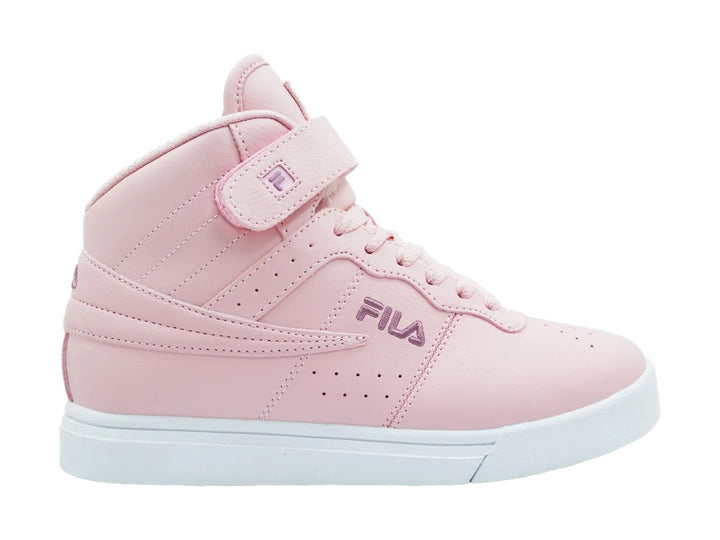 Tenis FILA de bota en color rosa coral con suela blanca y correa de ajuste en el tobillo.