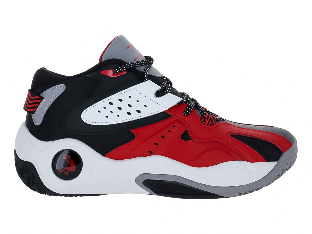 Tenis de baloncesto SHAQ en colores negro, rojo y blanco con suela blanca robusta.