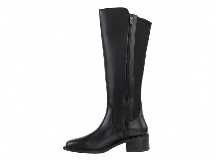 Bota alta de color negro marca Dockers con tacón bajo y acabado liso.
