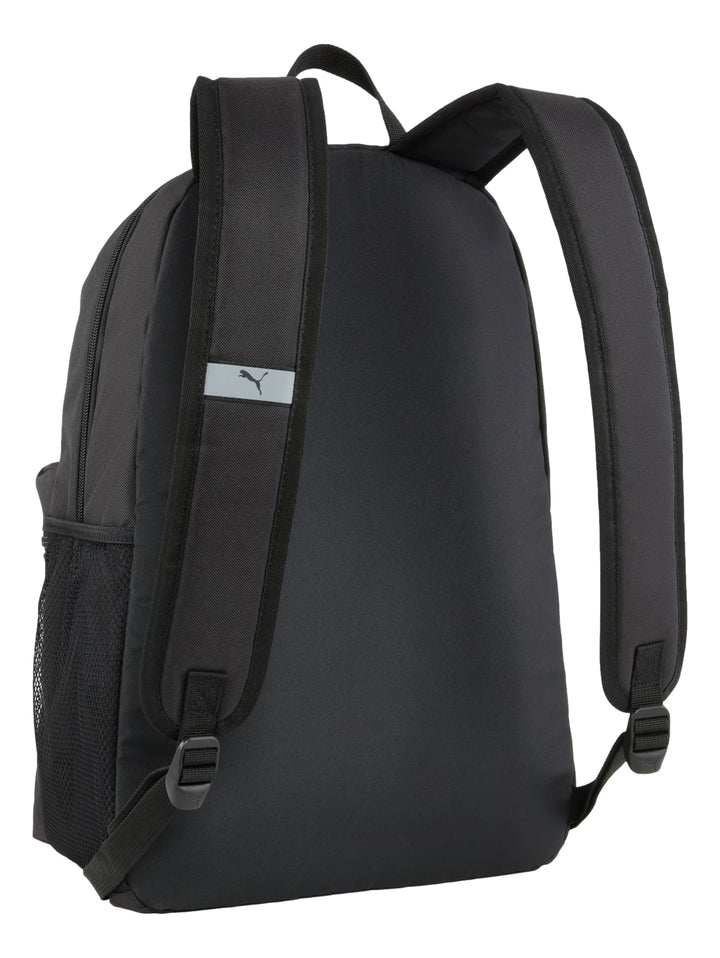 Mochila escolar PUMA de color negro con logotipo blanco en la parte frontal.