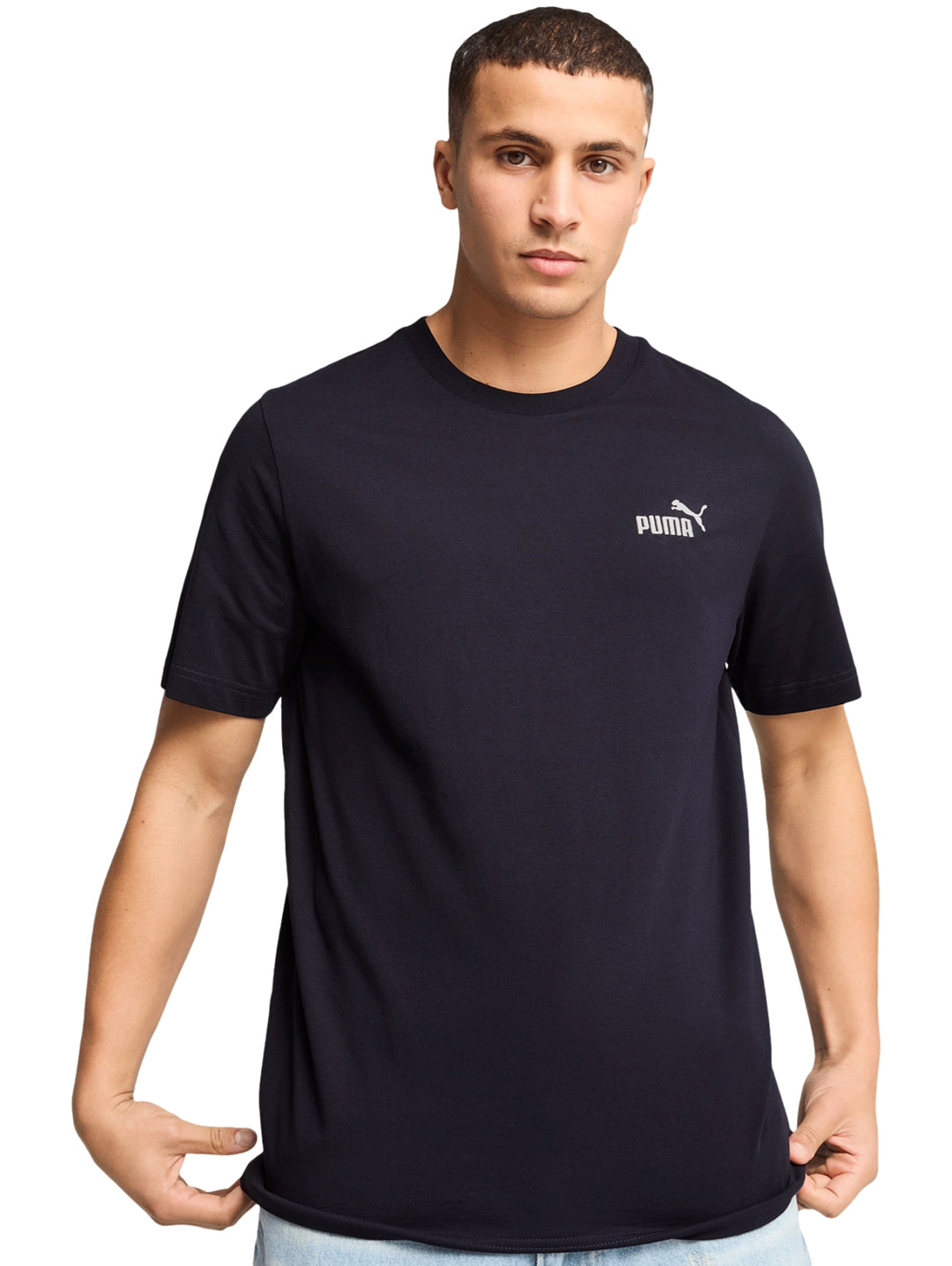 Camiseta PUMA de color azul marino con cuello redondo y un pequeño logo blanco en el pecho.