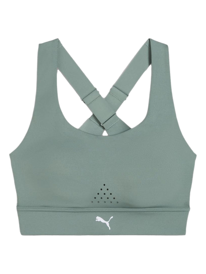 Mujer vistiendo un top deportivo PUMA color verde luna con diseño ajustado y cuello redondo.