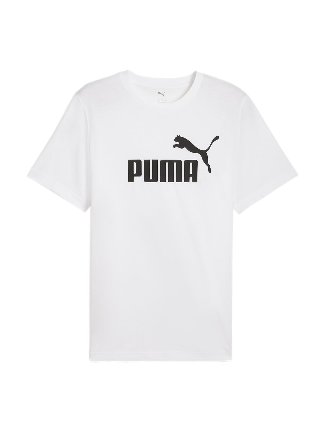 Hombre vistiendo una camiseta blanca de manga corta con el logotipo de PUMA en color negro en el pecho.