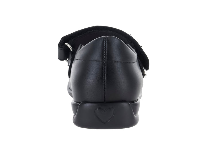 Zapato escolar negro para niña con correa ajustable y punta redondeada.