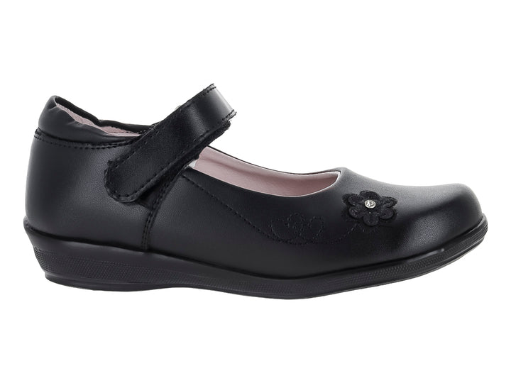 Zapato negro para niña estilo Mary Jane con correa y adorno de flor en la punta.