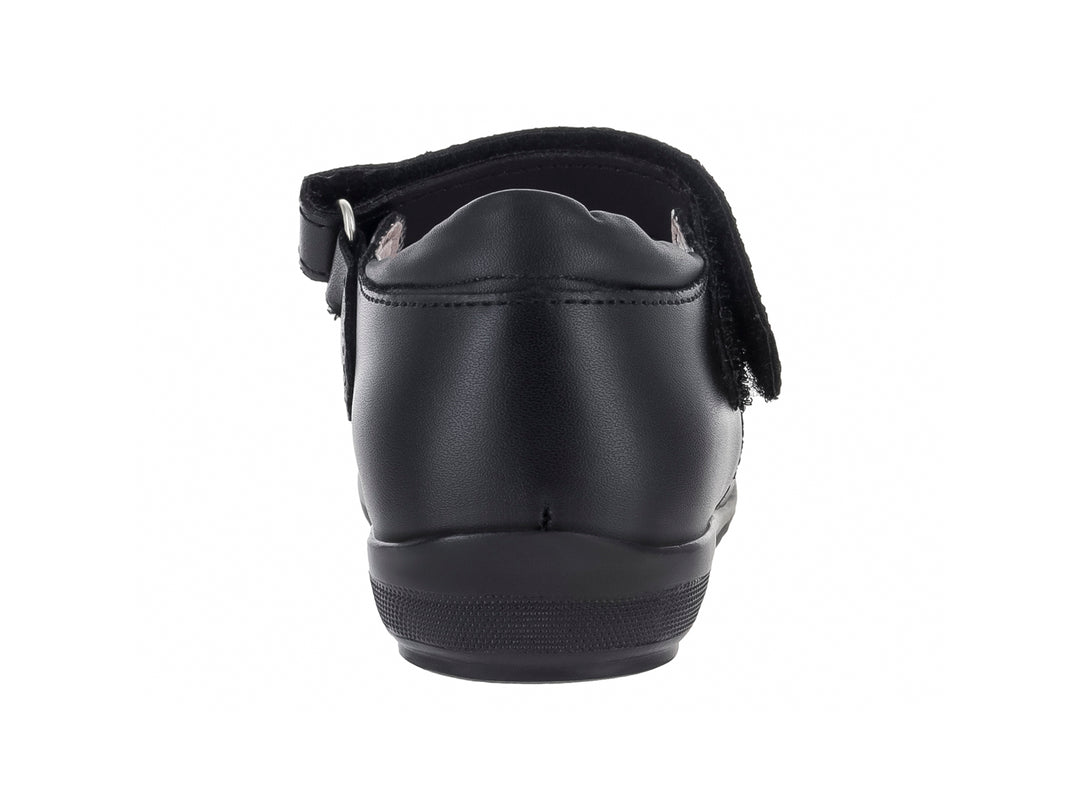 Zapato negro para niña estilo Mary Jane con correa y adorno de flor en la punta.