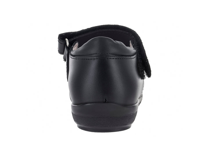 Zapato negro para niña estilo Mary Jane con correa y adorno de flor en la punta.