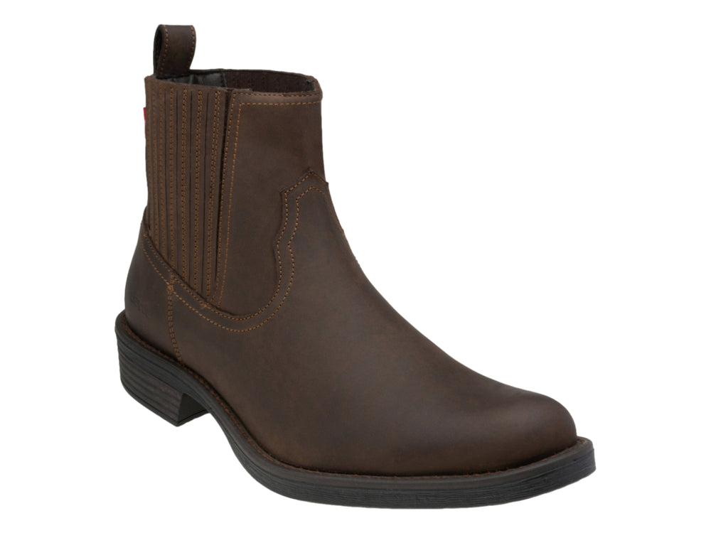 Bota casual de color chocolate con paneles elásticos laterales y suela negra.