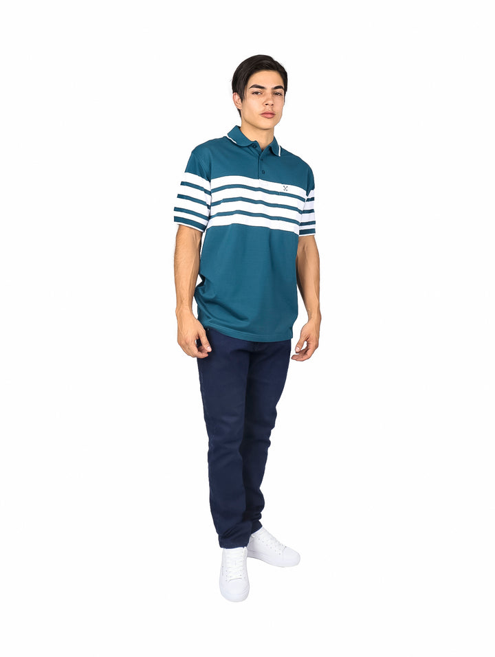 Playera polo color teal con rayas horizontales blancas en el pecho y mangas.