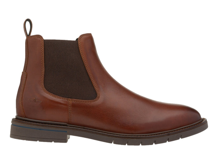 Bota Chelsea de cuero color cognac con suela marrón y panel elástico lateral.