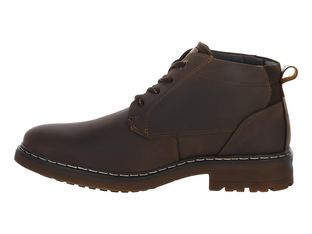 Bota casual de color café oscuro con cordones y suela resistente de la marca Dockers.