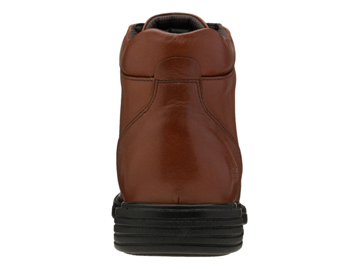 Botín Dockers de cuero color caoba con agujetas y suela negra.