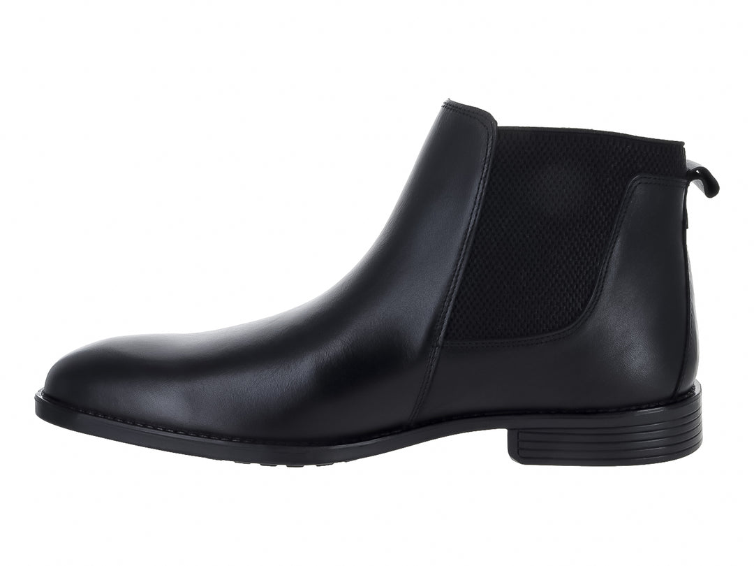Bota Chelsea de cuero color negro para hombre con paneles laterales elásticos.