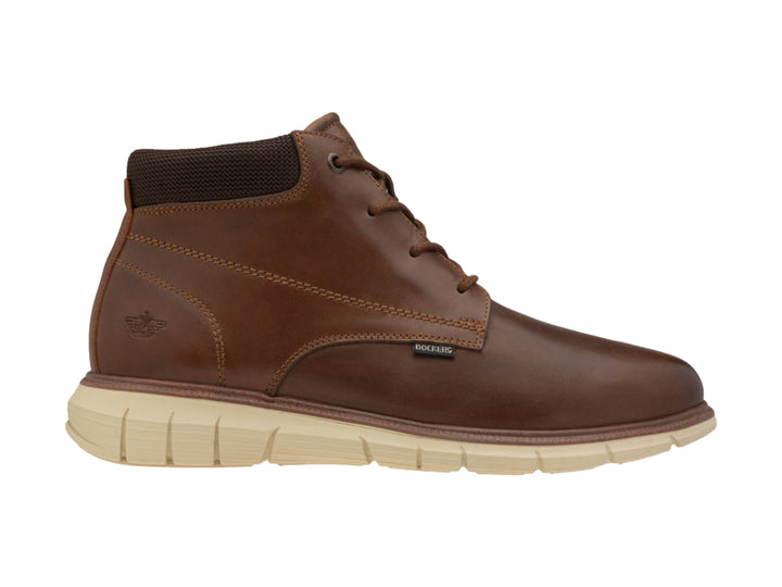 Bota casual Dockers de color café con suela beige y cuello elástico.