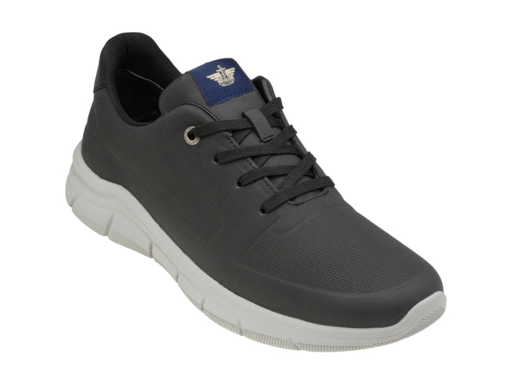 Zapato casual Dockers de color negro con suela blanca y agujetas.