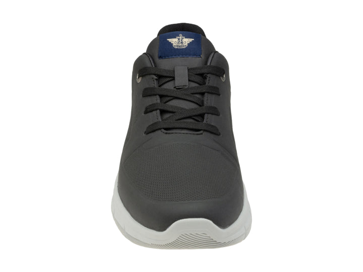 Zapato casual Dockers de color negro con suela blanca y agujetas.