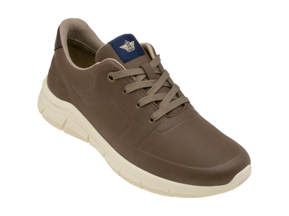Zapato casual Dockers color moka con suela blanca y agujetas, vista lateral sobre fondo blanco.