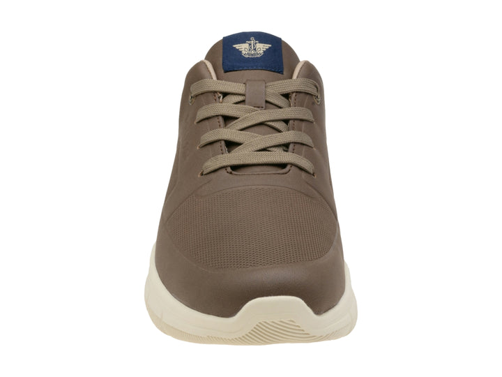 Zapato casual Dockers color moka con suela blanca y agujetas, vista lateral sobre fondo blanco.