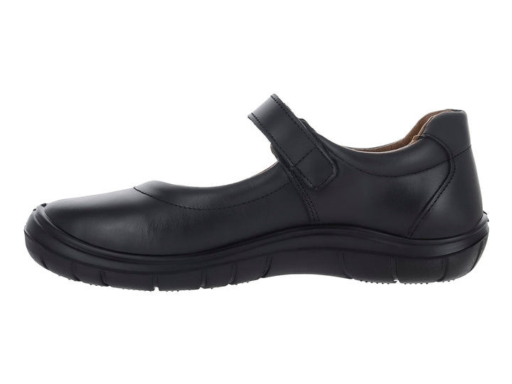 Zapato escolar negro para niña estilo Mary Jane con correa y hebilla metálica sobre fondo blanco.