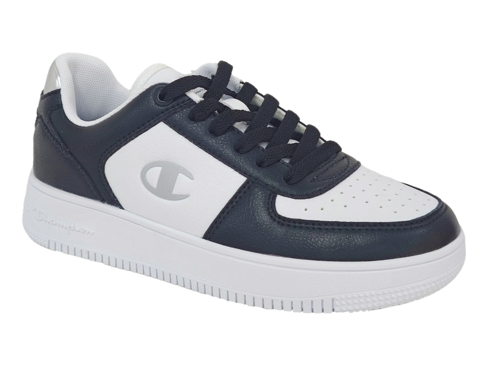 Tenis deportivos Champion en colores blanco y negro con suela blanca y logotipo lateral.